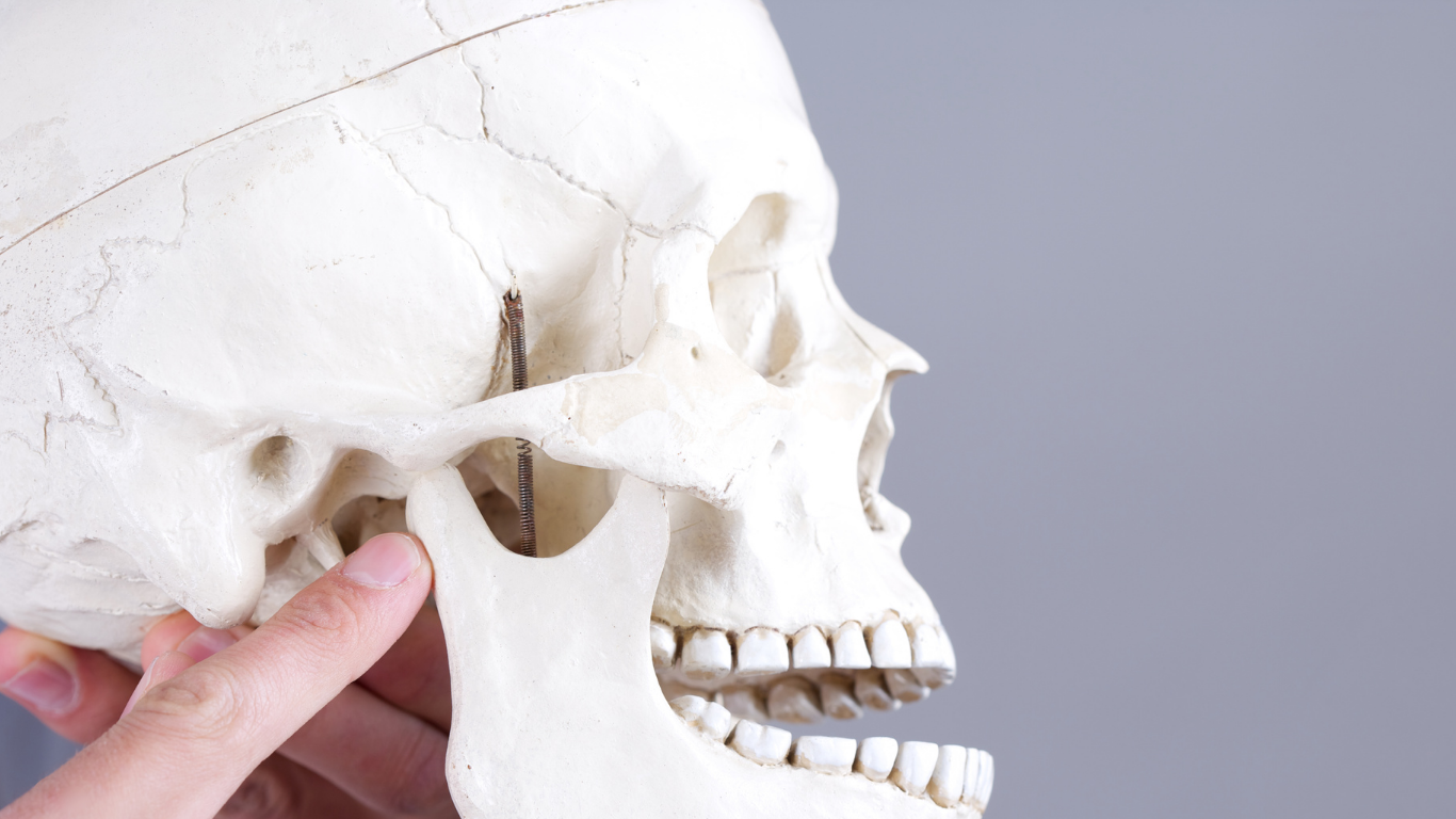 顎関節の状態によっては事前の治療が必要です